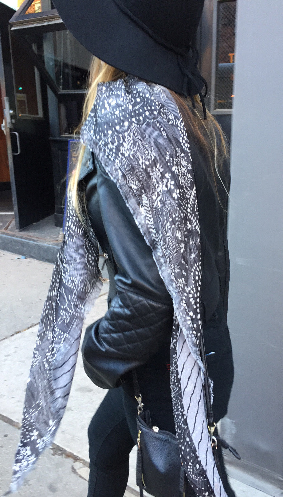 CAMELLIA BLACK/GREY